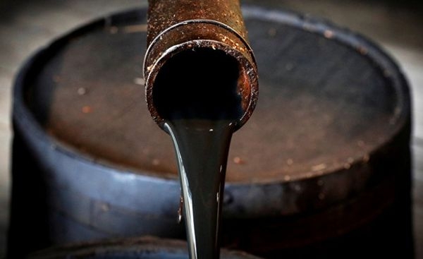    Курс нефти снижается на фоне глобальных экономических опасений