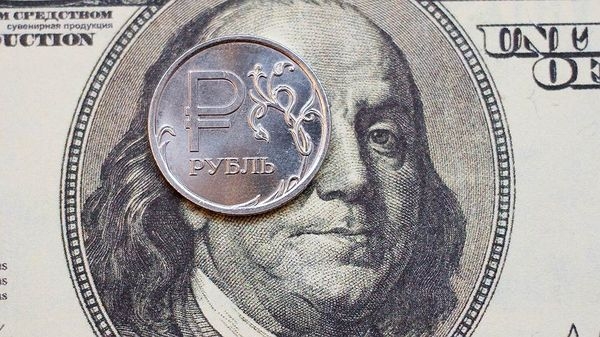   Рубль сдал позиции на фоне общего укрепления доллара