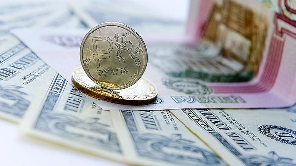    Курс рубля незначительно вырос против доллара на межбанке