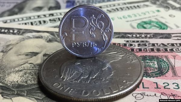    Курс рубля устойчив против доллара