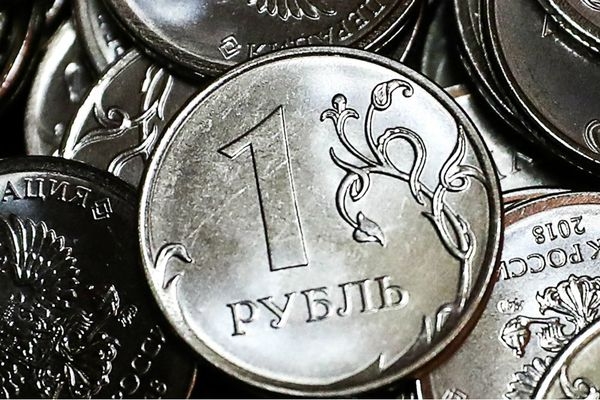    Рубль осторожно падает вниз